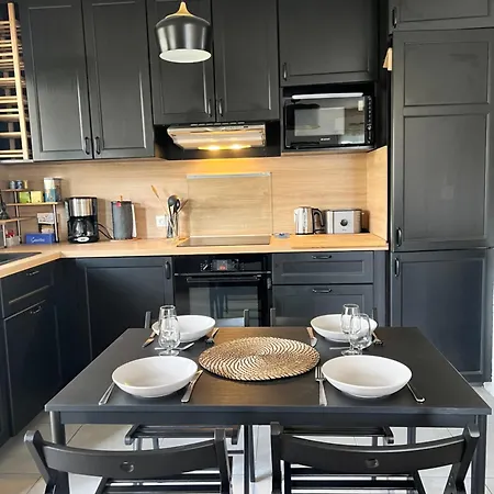 Talence, Near Bordeaux - Parking, Terrace, Sleeps 6