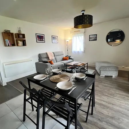 Talence, Near Bordeaux - Parking, Terrace, Sleeps 6 Appartement *