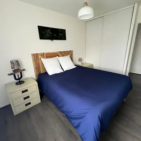 Talence, Near Bordeaux - Parking, Terrace, Sleeps 6 Talence